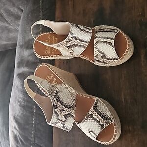 ANDRE ASSOUS SNAKESKIN ESPADRILLE SANDALS 6